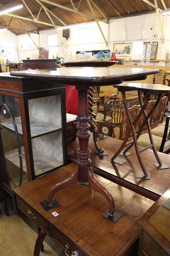 Georgian mahogany rectangular tilt-top occasional table(-)